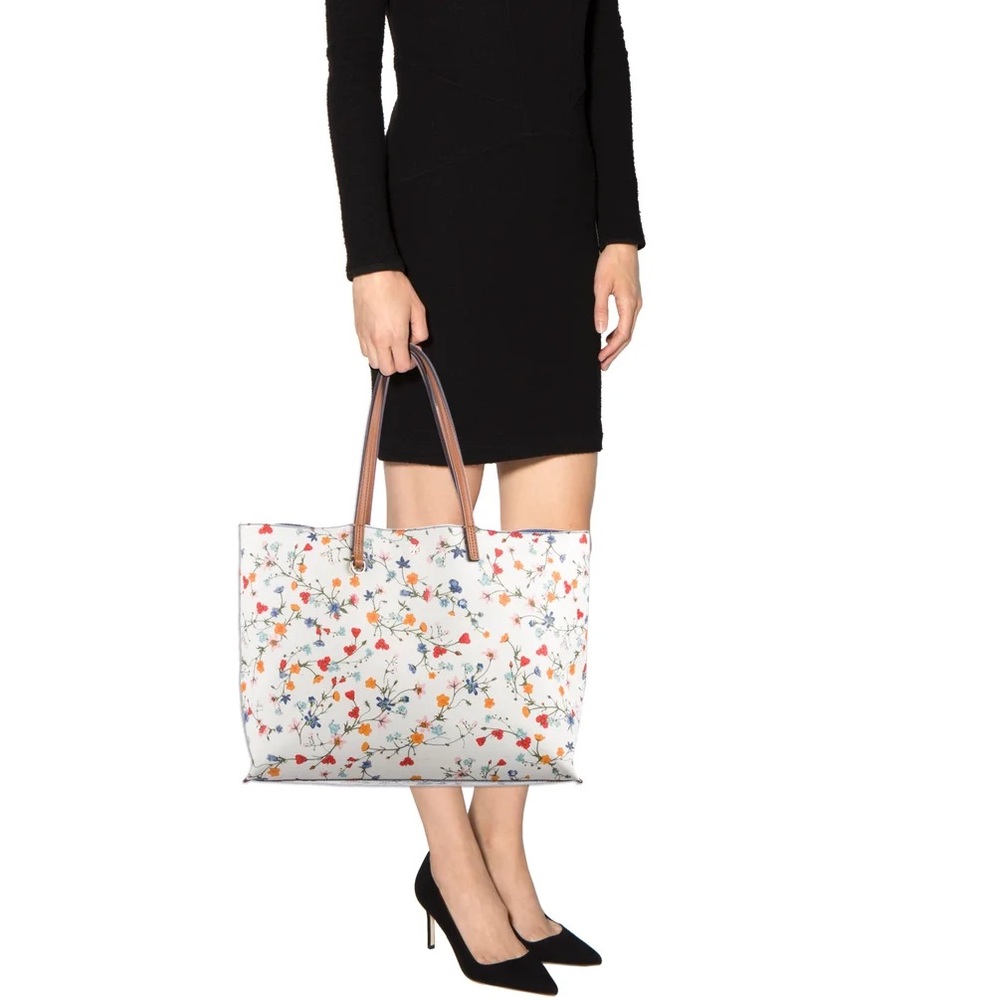 ❤️ Sold! ❤️ Tory Burch Floral Tote Bag